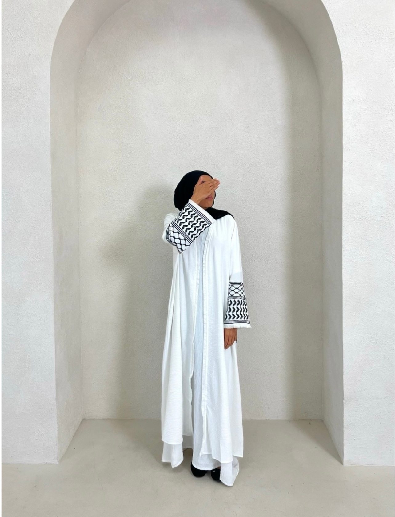 Keffiyeh Abaya - White